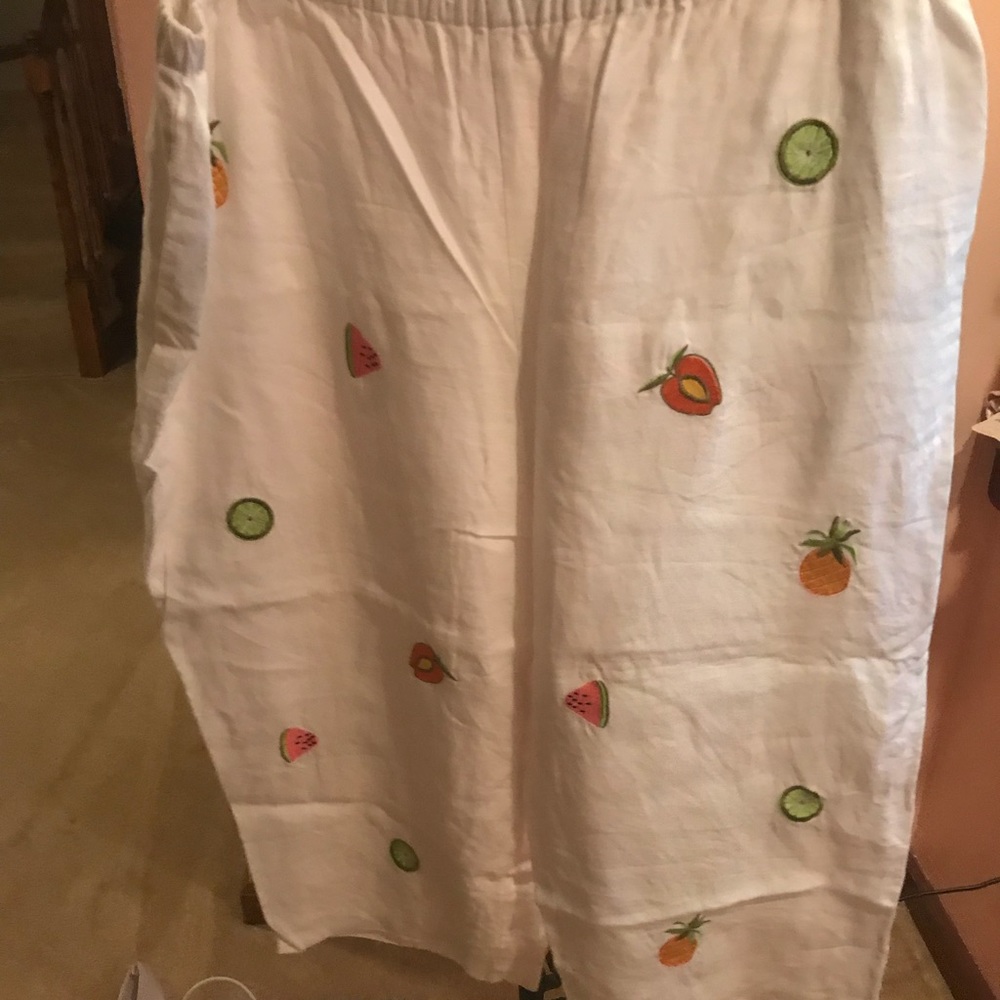 Dress Barn Woman Capri 22
